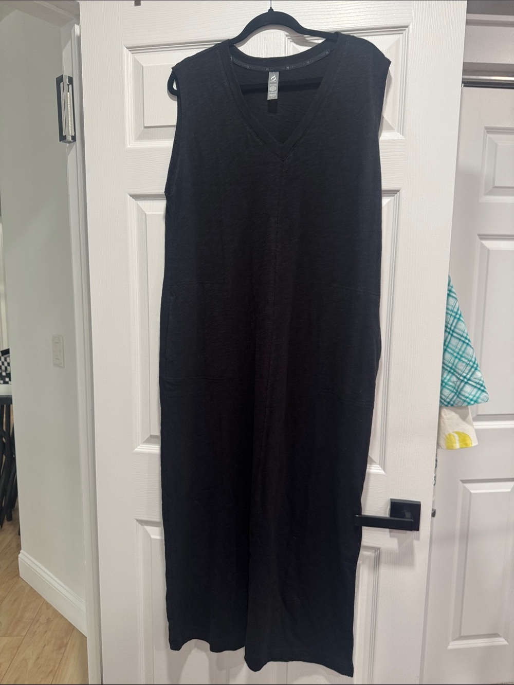 Lou & Grey Black Sleeveless V-Neck Maxi Dress